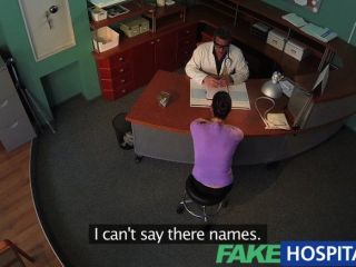 FakeHospital - डॉक्टर का सामना करना पड़ता सेक्सी श्यामला