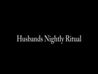 पति रात अनुष्ठान - पैर बुत पूजा