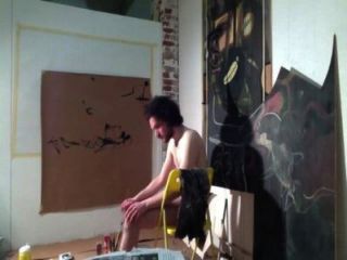 एक्शन से पेंटिंग कलाकार अपने मुर्गा के साथ आकर्षित (Arte डेल cazzo)