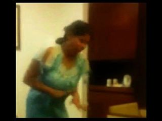तमिल पत्नी सुमित्रा पति के लिए गर्म नृत्य