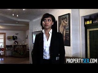 propertysex प्यारा अचल संपत्ति एजेंट ग्राहक के साथ गंदा pov सेक्स वीडियो बनाता है