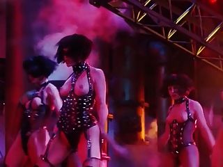 जीना गेर्शोन और एलिजाबेथ Showgirls से नग्न दृश्य बर्कली