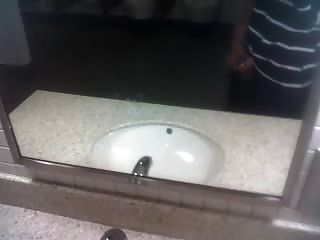 सार्वजनिक बाथरूम फ्लैश