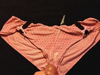 गुलाबी panty cumshot 02