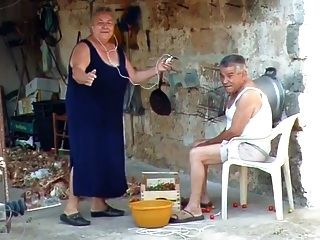 बीबीडब्ल्यू इतालवी दादी बकवास करने के लिए दादा को बुलाती है